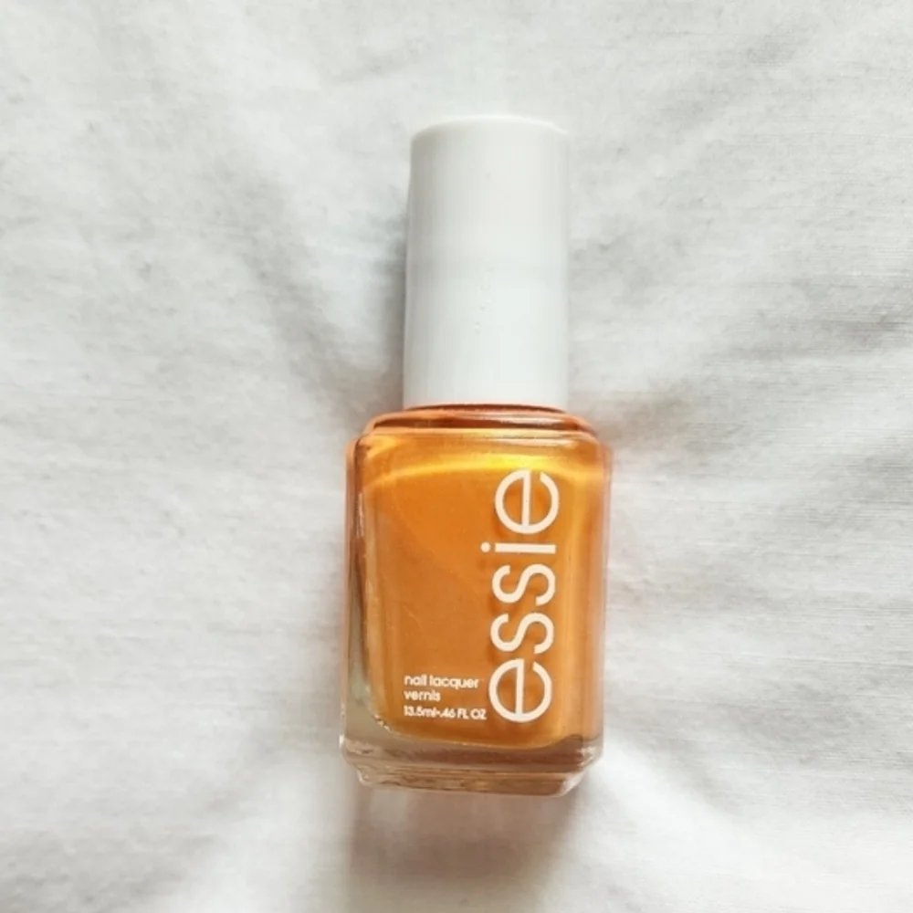 Essie nail Color Dont Be Spotted 1640